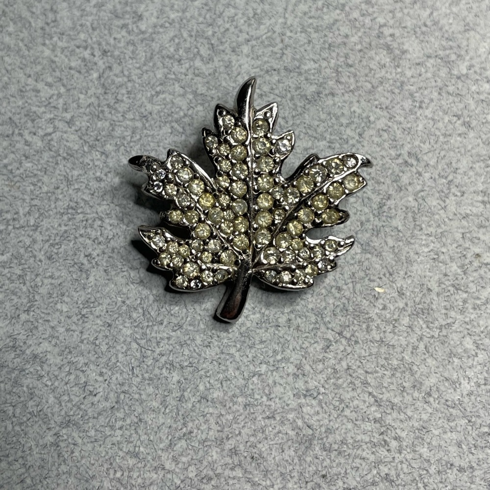 Bond Boyd Maple Leaf Vintage Rhinestones In A Silver Tone